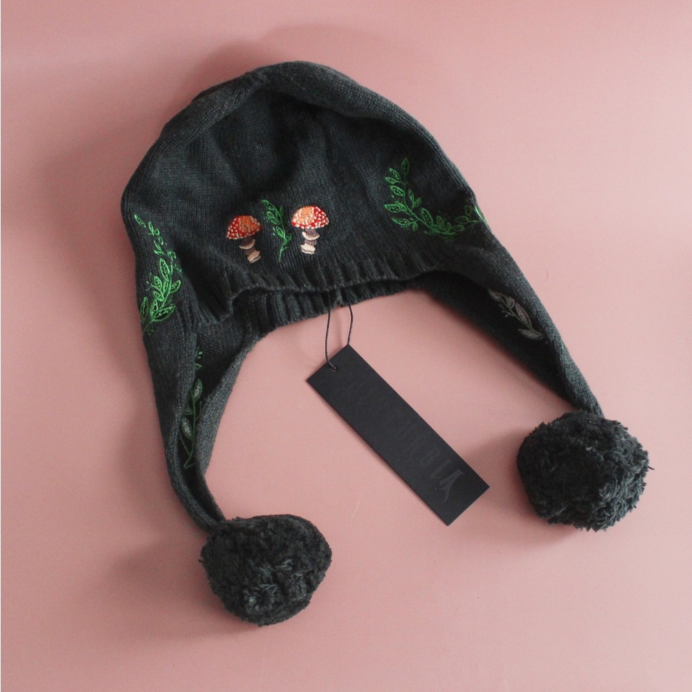 DISTURBIA Fable Embroidered Bonnet Hat